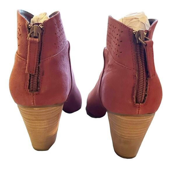 VIOLET &‎ RED Burgundy Faux Suede Laser Cut Ankle Booties 8.5 - Picture 5 of 7